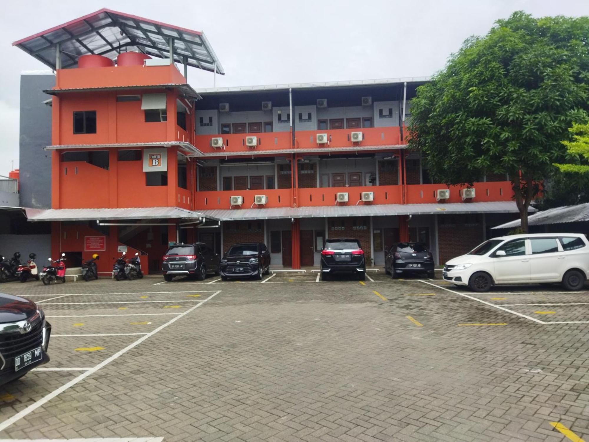 Oyo 92098 Kost Orange Syariah Hotel Jongaya Exterior foto