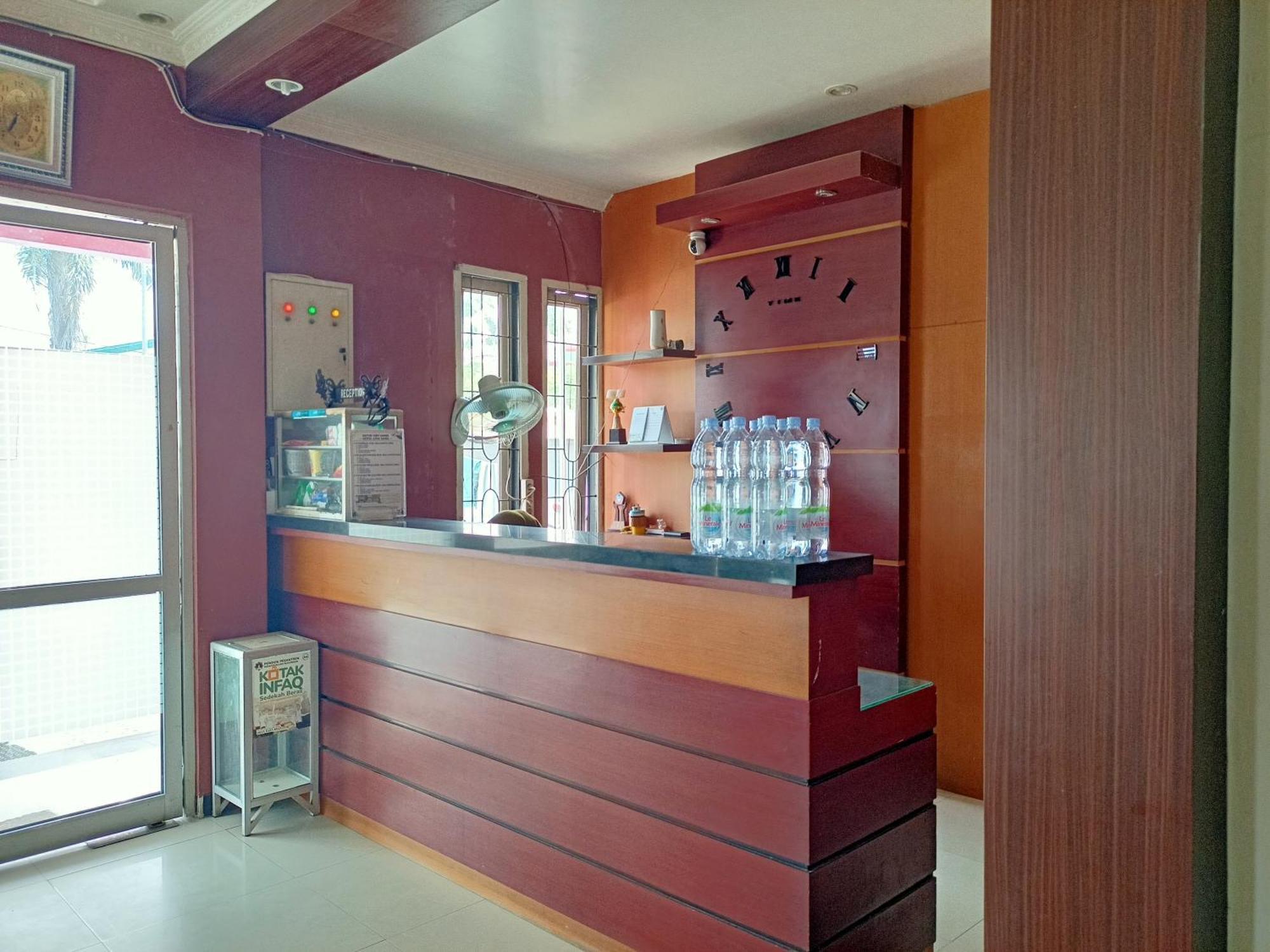 Oyo 92098 Kost Orange Syariah Hotel Jongaya Exterior foto