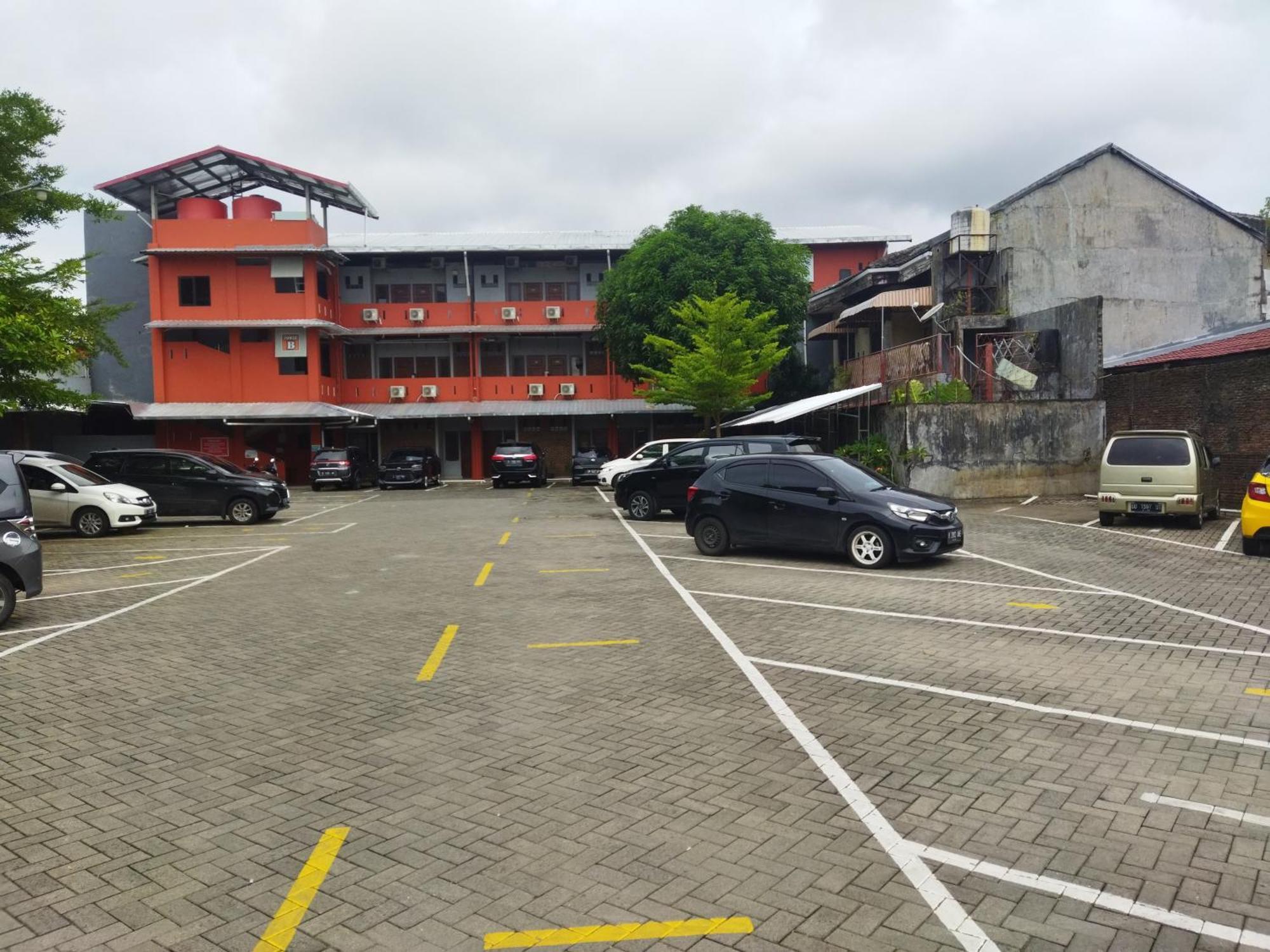 Oyo 92098 Kost Orange Syariah Hotel Jongaya Exterior foto