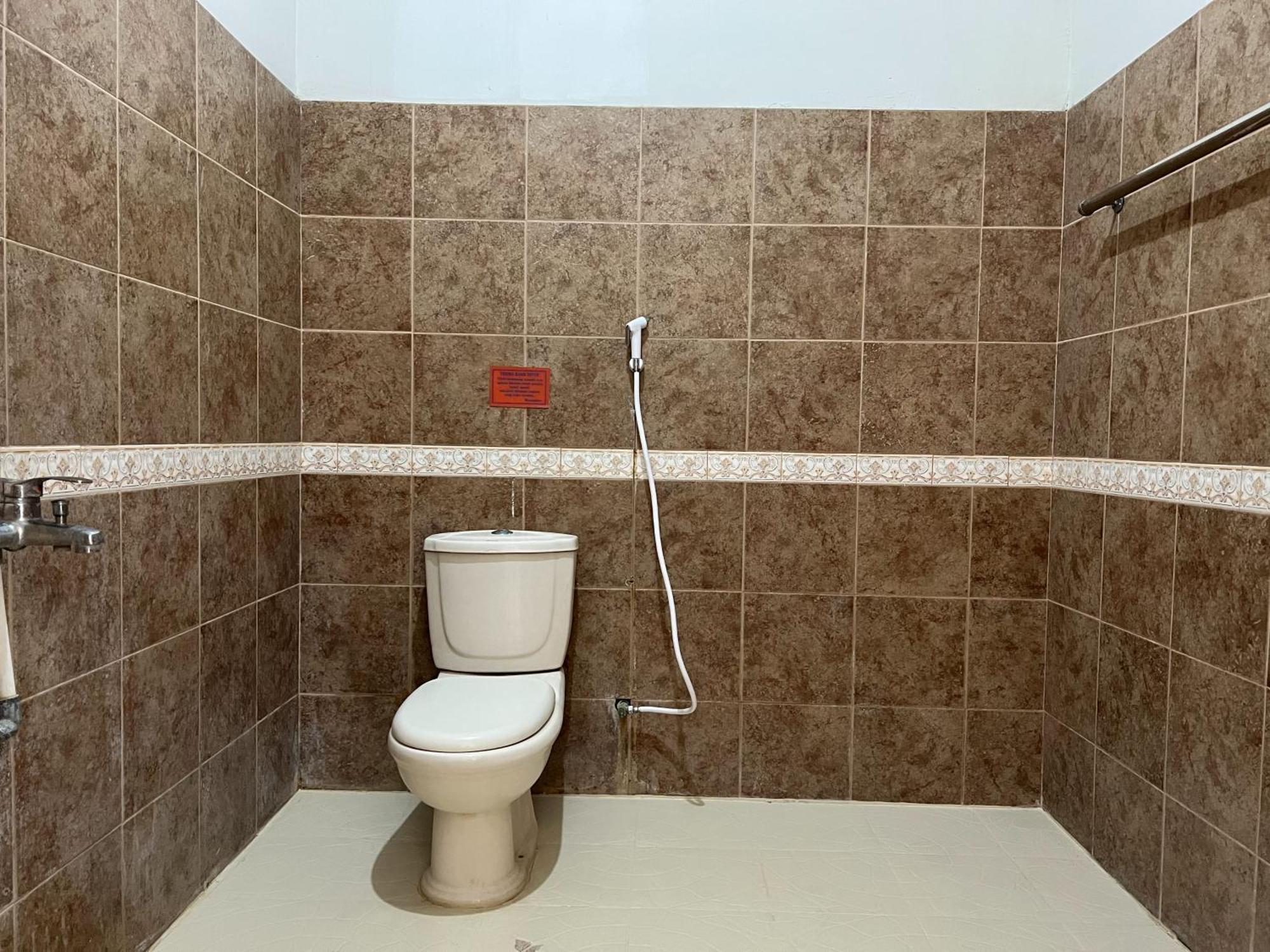 Oyo 92098 Kost Orange Syariah Hotel Jongaya Exterior foto